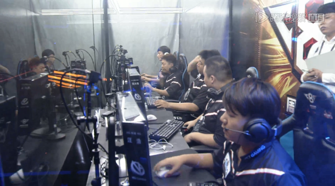 🎬英雄联盟10周年系列回顾：原来职业选手也可以这么菜！