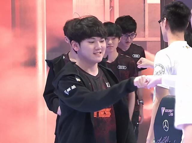 VCT CN发布BLG的新赛季阵容： whzy ／ knight ／ rushia ／ nephh ／ Levius